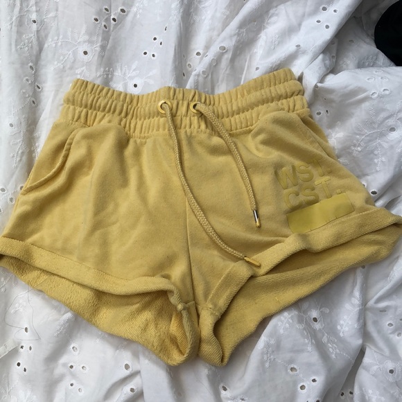 Yellow summer shorts - Picture 1 of 3